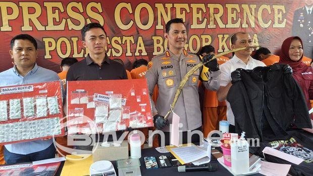 Polisi Tangkap Ketua Gangster Bogor, Usman, Sita 29 Gram Sabu dan Jaket Lapis Baja