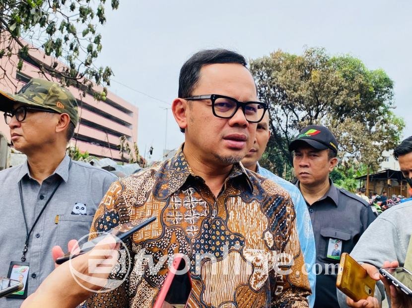 Kemudahan Pembaruan Data Kependudukan Bagi Korban Erupsi Gunung Lewotobi Laki, Bima Arya: Cukup Gunakan Biodata