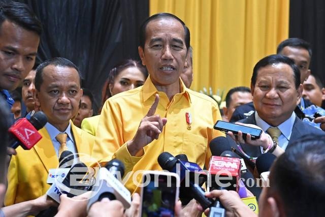 Jokowi Tanggapi Statusnya Sebagai Anggota Kehormatan Golkar: Masih Berpikir