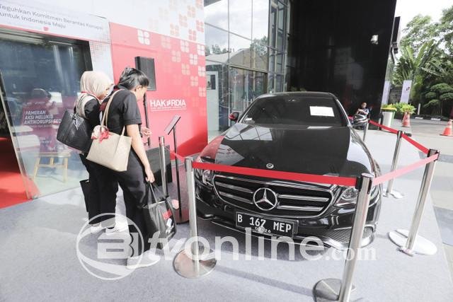 KPK Lelang Aset Rampasan Koruptor, 55 Barang Mewah Tak Laku