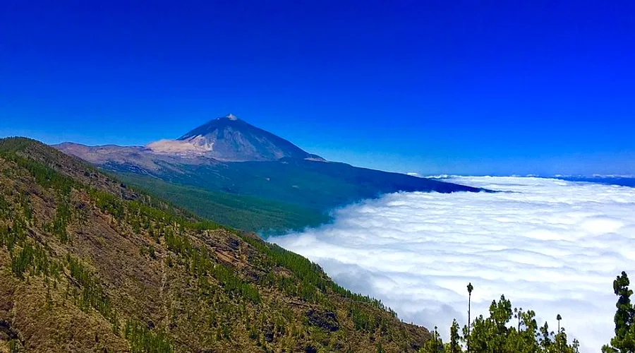 Evakuasi 130 Wisatawan Terjebak di Puncak Gunung Teide, Tenerife, Denda Dikenakan untuk Pendaki Tanpa Persiapan