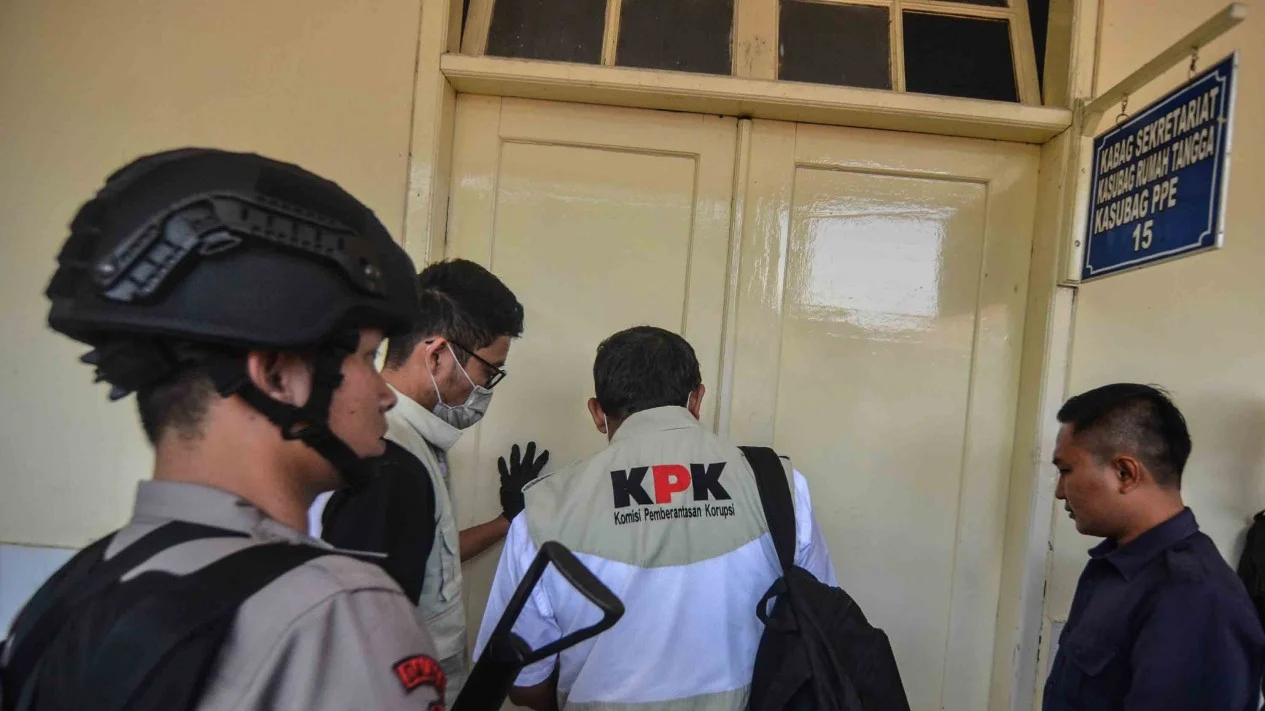 KPK Geledah Kantor Dinas Pekanbaru Terkait Kasus Korupsi Pj Wali Kota Risnandar Mahiwa