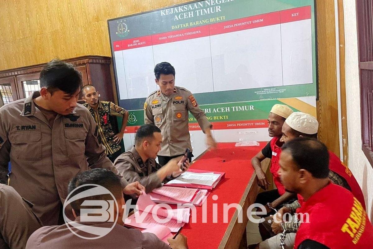 Polres Aceh Timur Serahkan Tiga Tersangka Penyelundupan Rohingya ke Kejaksaan