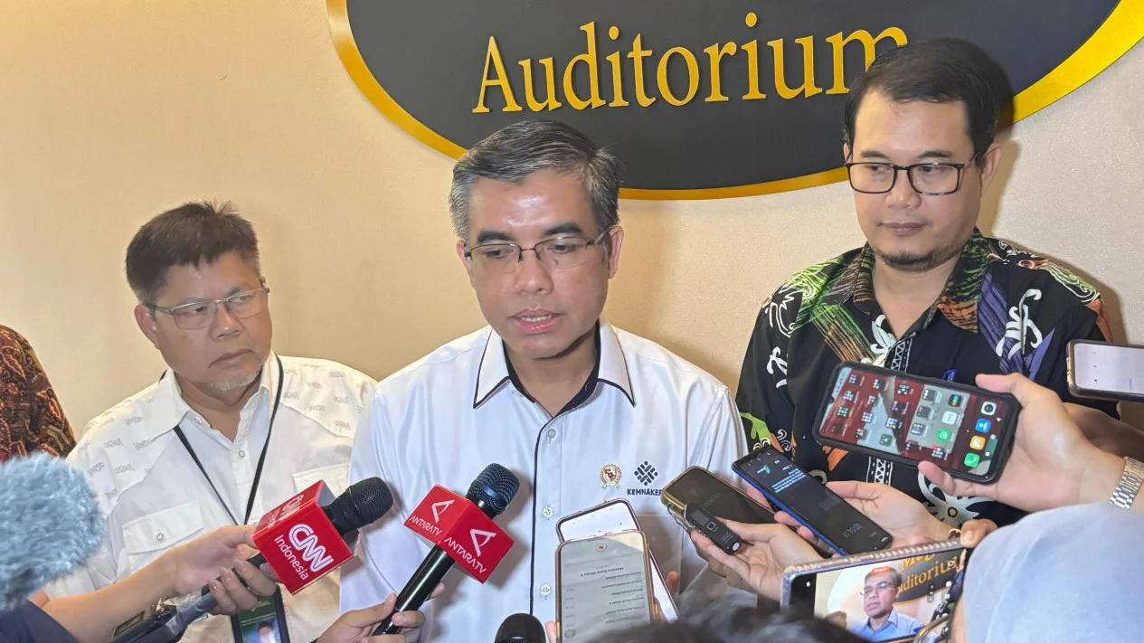 Menaker Yassierli Ungkap Permenaker Terkait UMP 2025 Akan Terbit Besok, Kenaikan 6,5 Persen Fokus Tingkatkan Daya Beli Pekerja