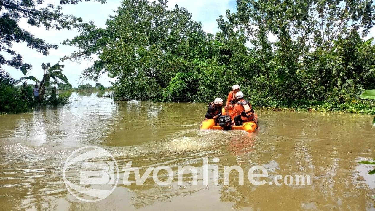 Pria Tenggelam Saat Menyelamatkan Bibit Padi di Sungai Watudakon Jombang, Pencarian Terus Dilakukan