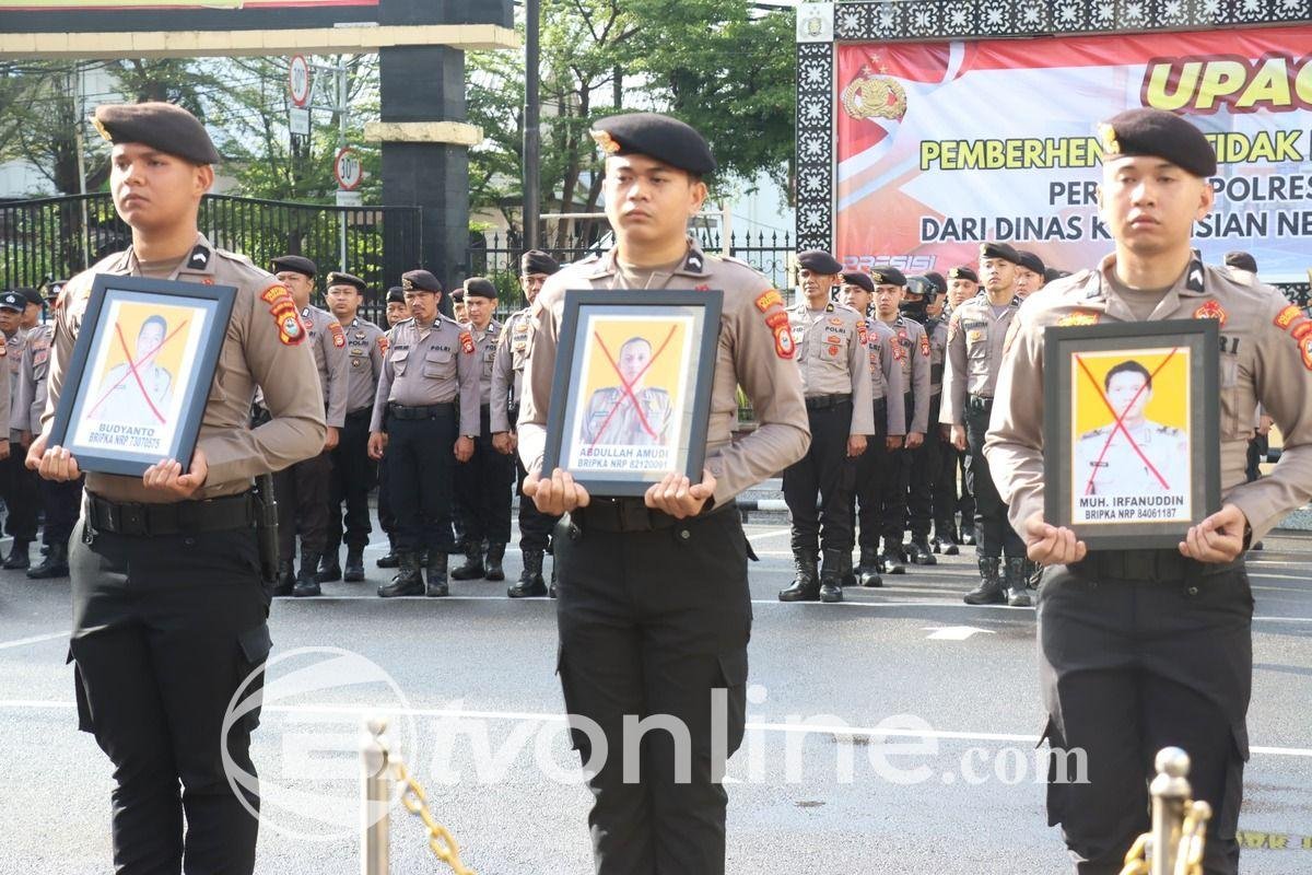 Tiga Personel Polrestabes Makassar Dipecat Tidak Hormat, Salah Satunya Karena Menelantarkan Keluarga