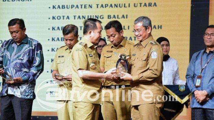 Pemkab Deliserdang Raih Dua Penghargaan Anugerah Keterbukaan Informasi Publik 2024