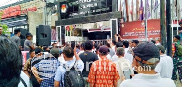 2.000 Warga Medan Gelar Unjuk Rasa Tuntut Pemilihan Ulang Walikota