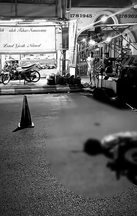 Dua Pengendara Sepeda Motor Tewas Tertabrak Truk Tronton di Semarang