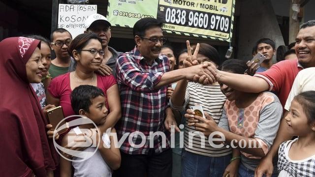 Djarot dan Happy Djarot Kunjungi Korban Kebakaran Kemayoran, Bagikan Bantuan dan Cari Solusi Tempat Tinggal