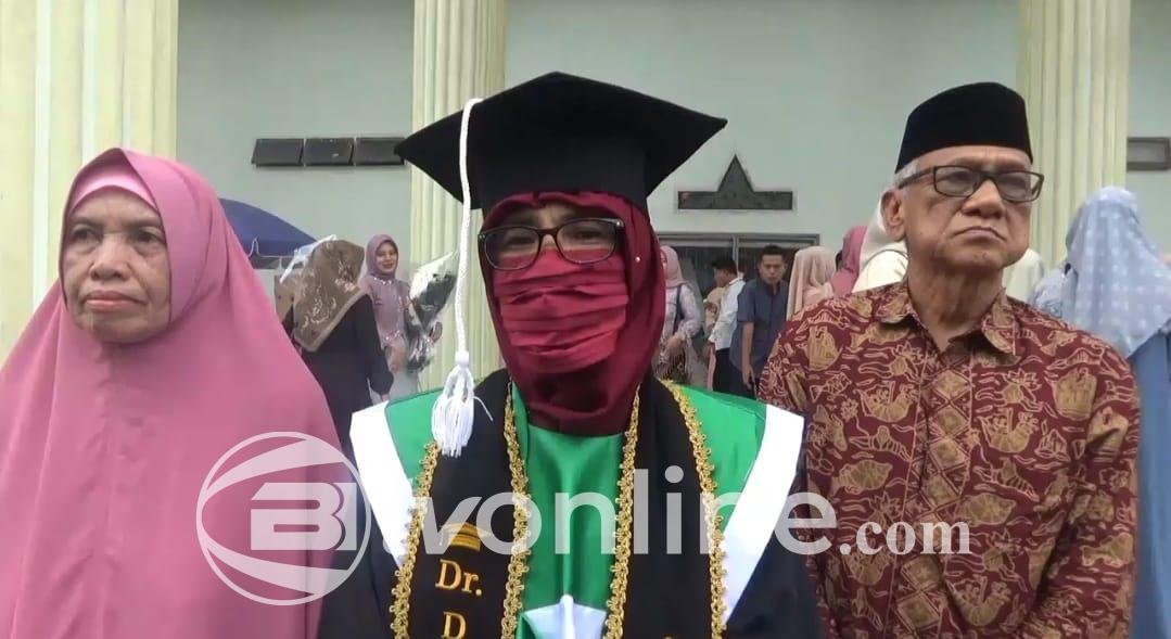 Dahliar T, Wisudawan Terbaik Program Doktor di UIN STS Jambi: Kisah Perjuangan dari Tukang Ojek hingga Raih Gelar Cumlaude