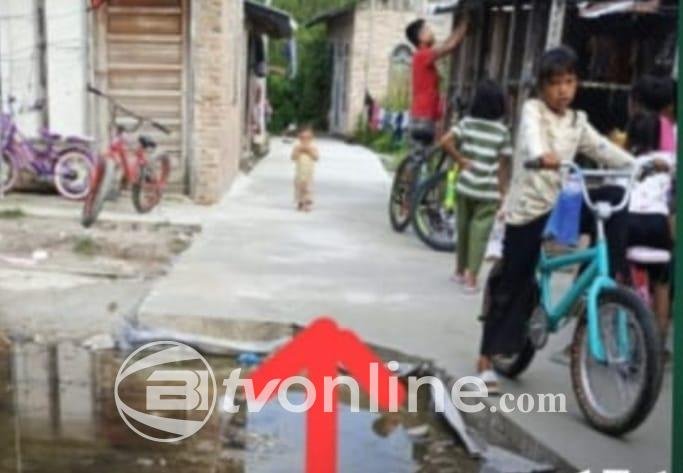 Pembangunan Rabat Beton di Kampung Nipah Batu Bara Diduga Tak Sesuai Bestek, Disorot Wartawan