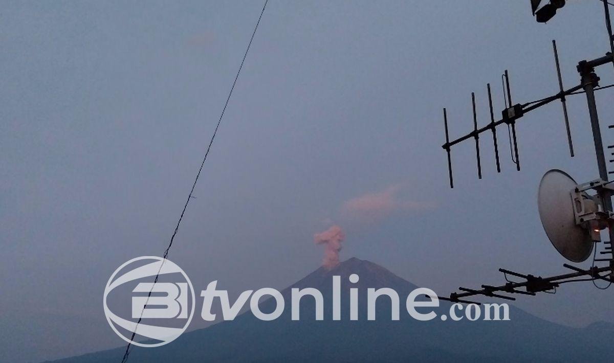 Gunung Semeru Erupsi Lima Kali Sejak Dini Hari, Status Waspada Tetap Diterapkan