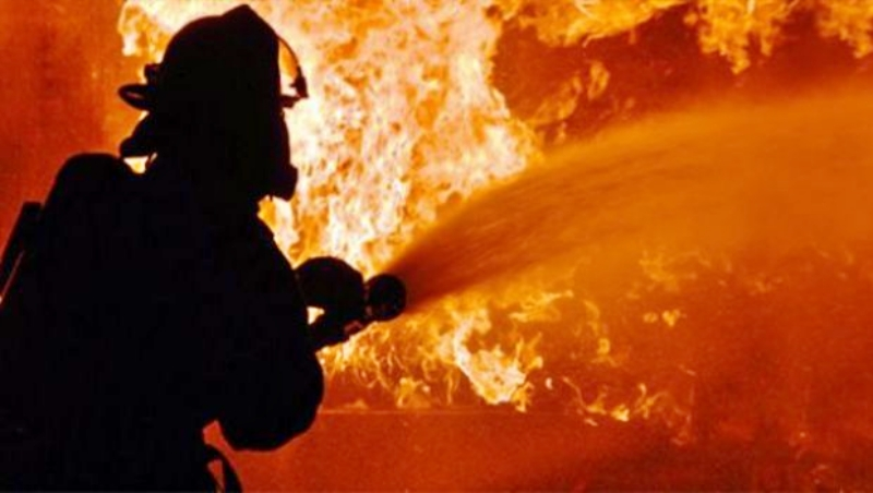 Gedung Pabrik Petrokimia Gresik Dilalap Api, Asap Hitam Membubung Tinggi