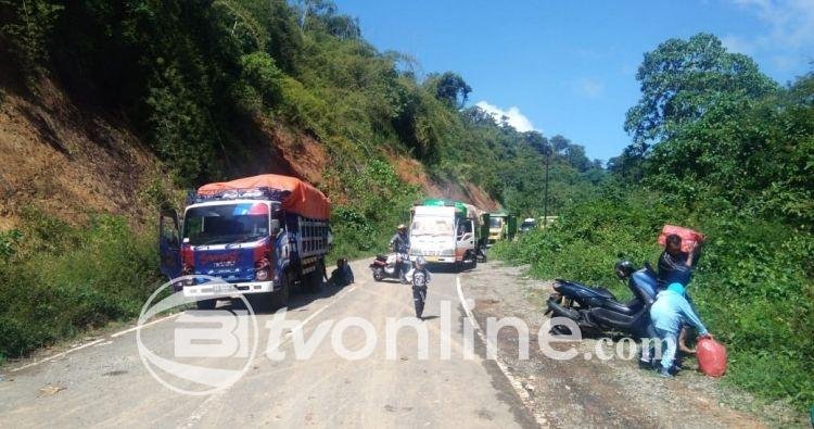 Longsor Putuskan Akses Jalan Menuju Lunyuk Sumbawa, Pembersihan Dikebut