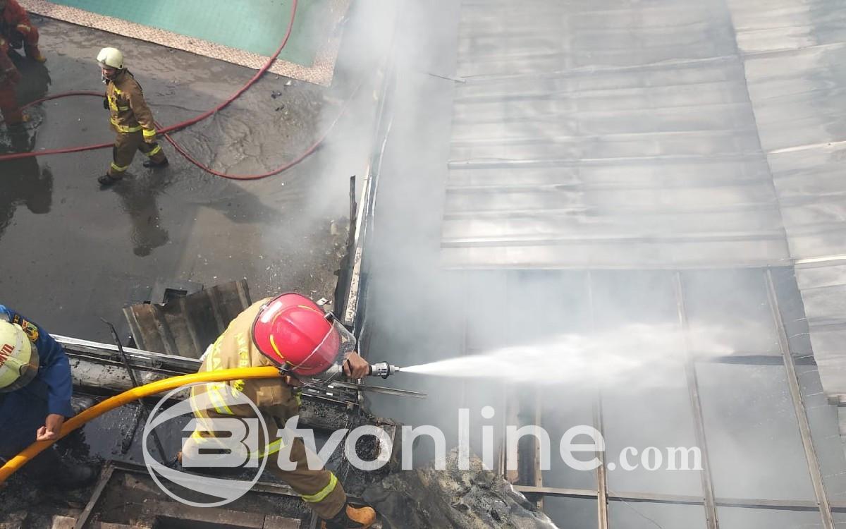 Kebakaran Kafe di Kemang, 16 Unit Damkar Dikerahkan Padamkan Api
