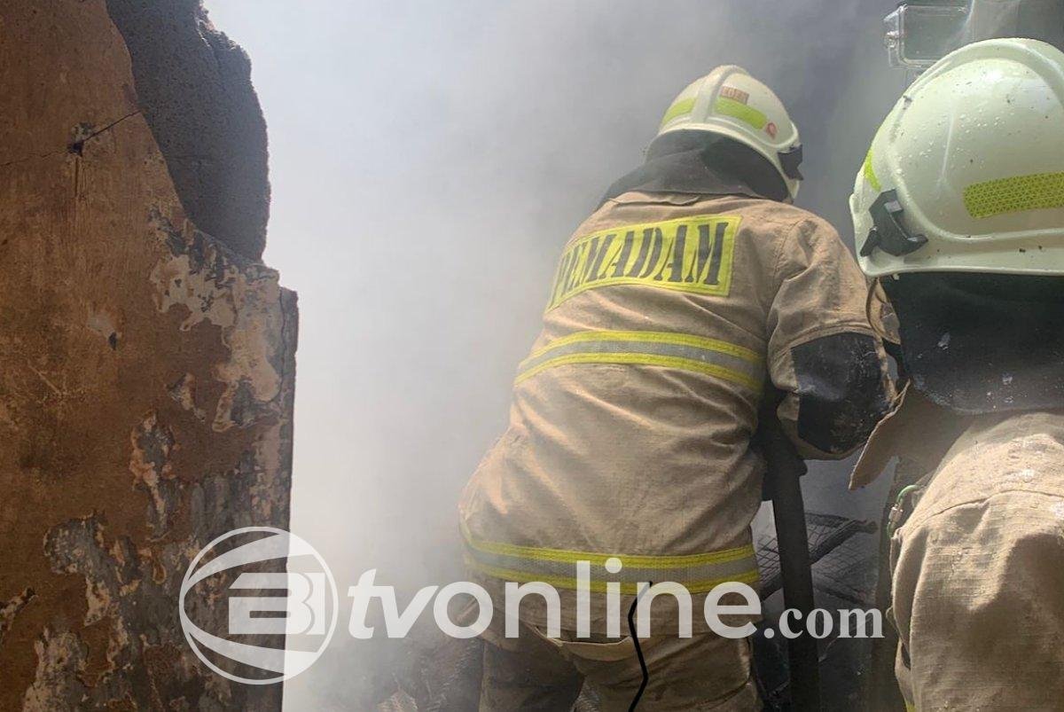 Kebakaran Rumah Dua Lantai di Cengkareng Timur, 16 Unit Pemadam Dikerahkan