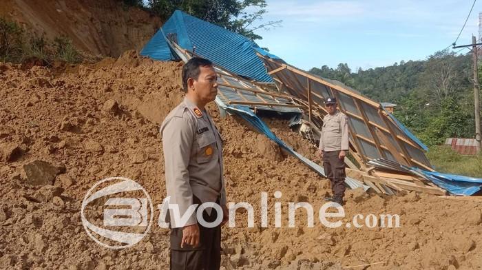 Tanah Longsor Rusak Bangunan Sanggar Seni di Desa Jangga Toruan, Akses Jalan Terputus