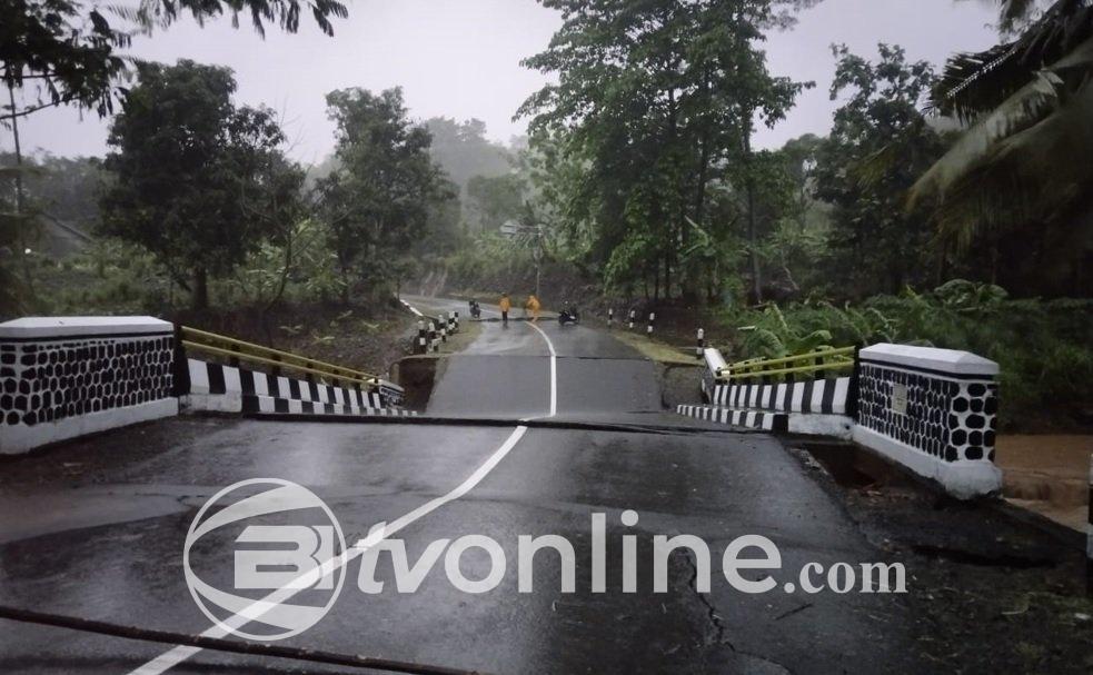 Jembatan Cisantri Penghubung Geopark Ciletuh Ambruk, Akses Wisata dan Ekonomi Terganggu