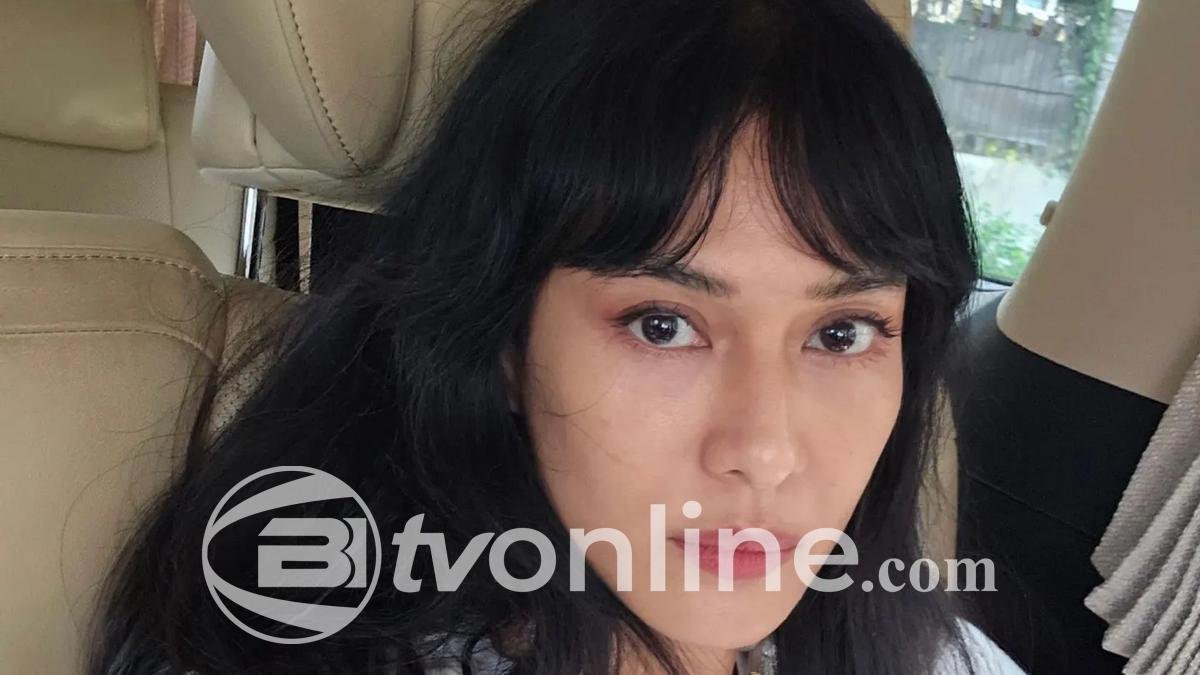 Dian Sastrowardoyo Dibuatkan ‘Emo Look’ oleh Putrinya, Ishana, Banjir Pujian dari Netizen
