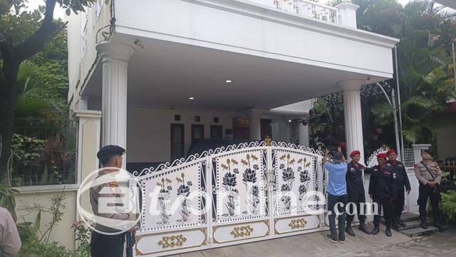 KPK Geledah Rumah Hasto Kristiyanto, PDIP Sebut Penggeledahan Sebagai Drama Pengalihan Isu?