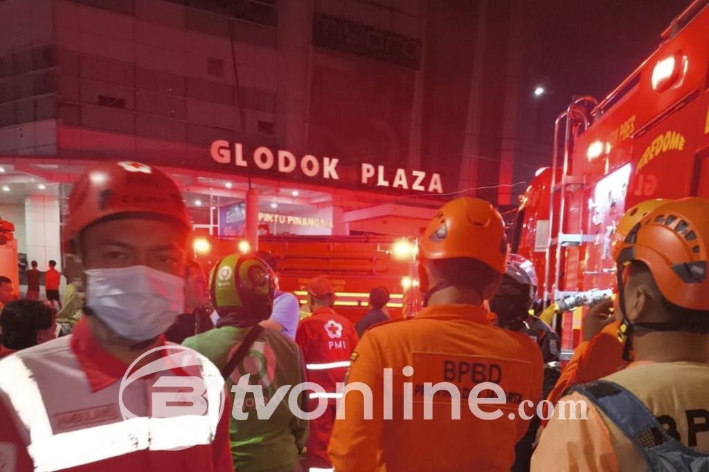 Kronologi Kebakaran Melanda Glodok Plaza Jakarta Barat, 9 Orang Terjebak, Api Baru Padam Setelah Berjam-jam