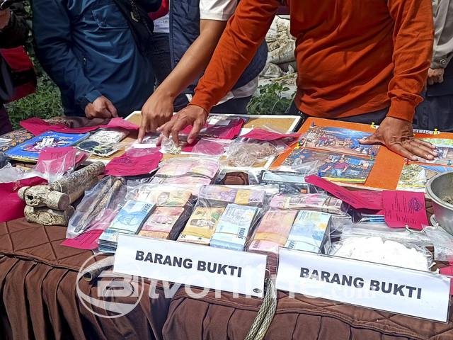 Polresta Bandung Amankan 7 Tersangka dalam Kasus Tambang Emas Ilegal, Barang Bukti Emas 403 Gram