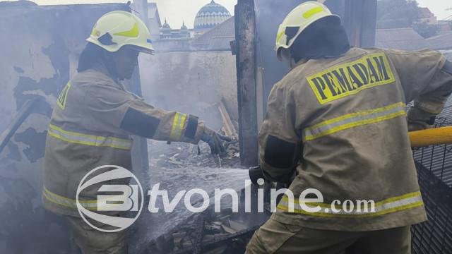 Kebakaran di Cakung Timur, Jakarta Timur: Satu Korban Tewas, Enam Unit Pemadam Dikerahkan