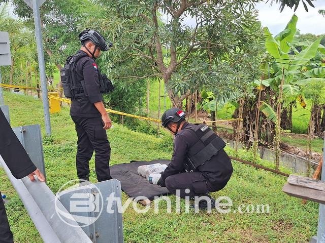 Gegana Periksa 4 Benda Mencurigakan di Pintu Tol Madiun, Ternyata Petasan Jumbo