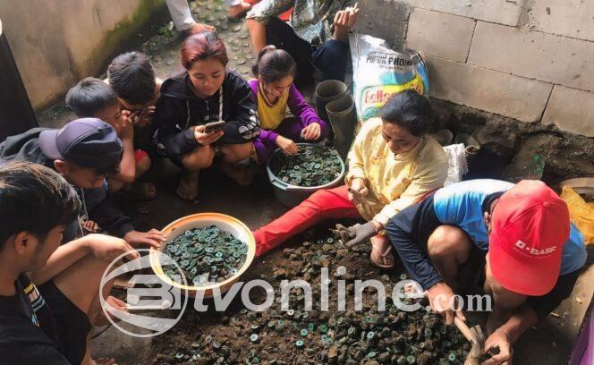 Dinas Kebudayaan dan Pariwisata Jatim Verifikasi Penemuan Ribuan Koin dan Guci Kuno di Pasuruan