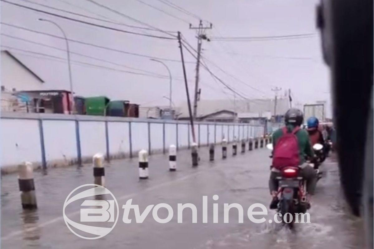 Banjir Rob Semakin Parah, Pengendara di Pantura Semarang-Demak Keluhkan Gangguan Mobilitas