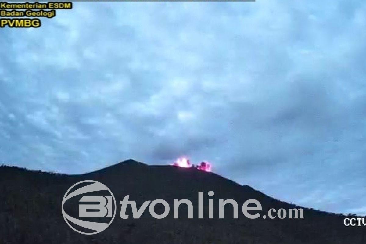 Gunung Ibu Meletus, Kolom Abu Capai 1.200 Meter Disertai Lava Pijar