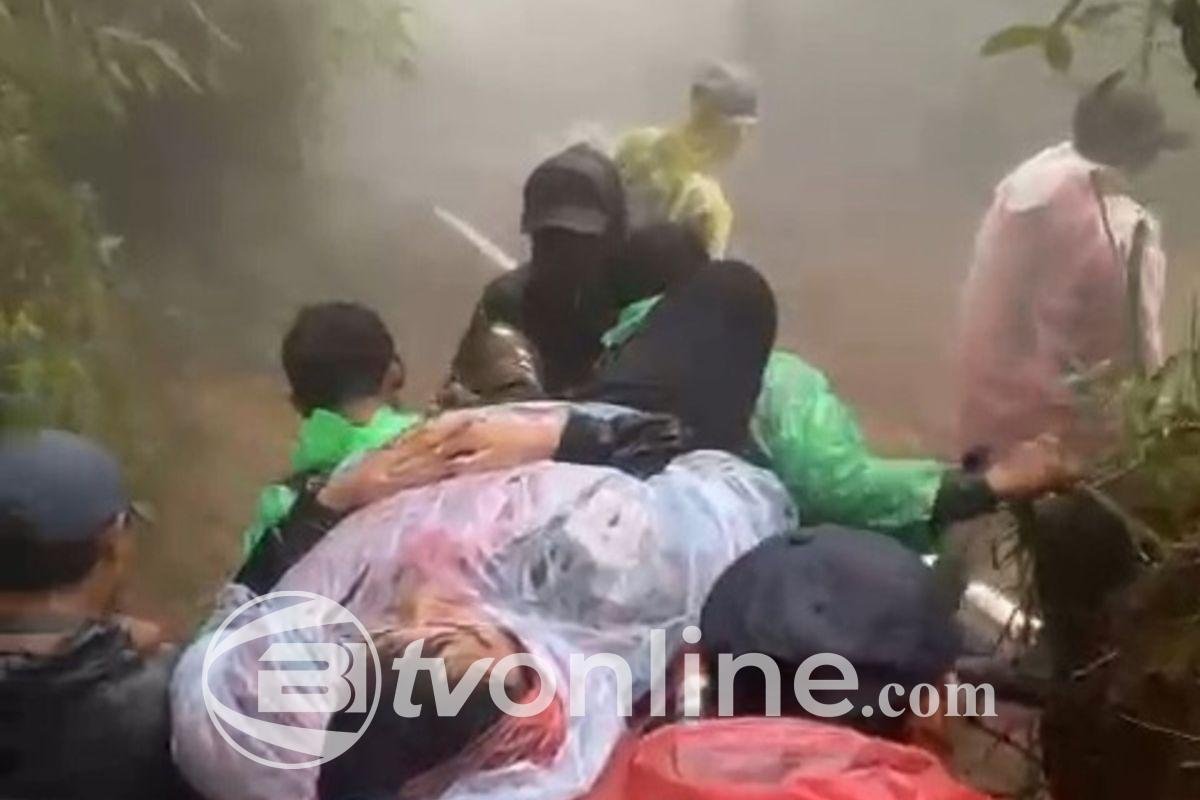 Sejumlah Pendaki Gunung Lawu Via Cetho Dievakuasi Tim Relawan Selama Libur Panjang Imlek 2025
