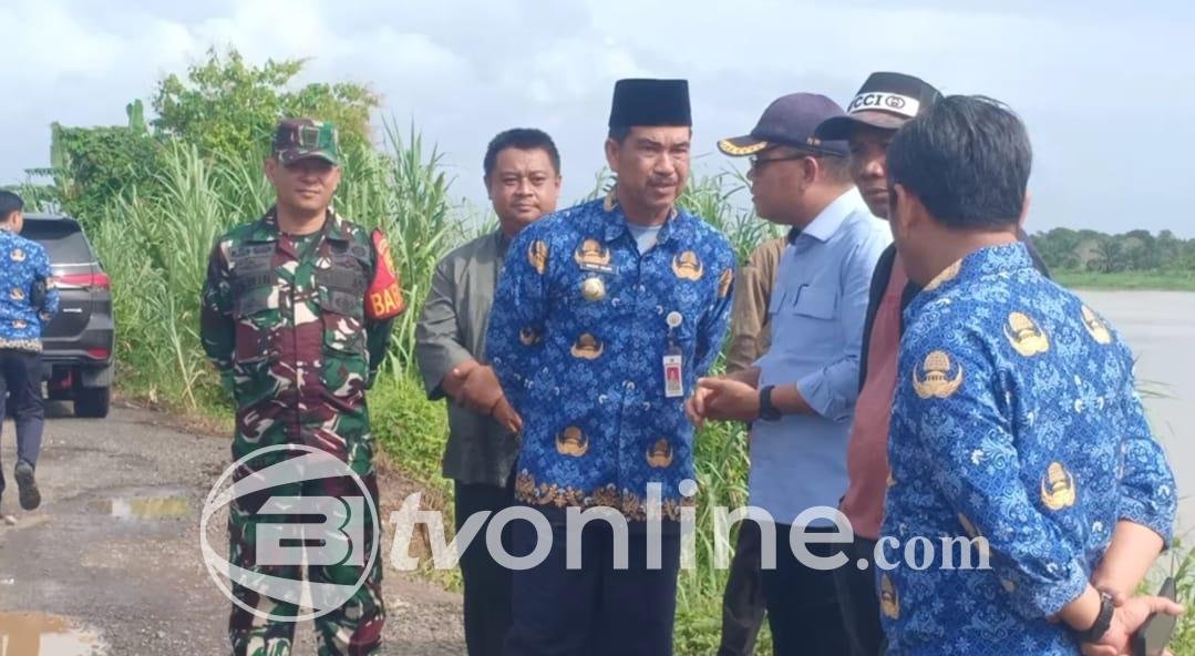 Pj Bupati Muaro Jambi Tinjau Langsung Ruas Jalan Longsor di Desa Dusun Mudo dan Desa Rukam
