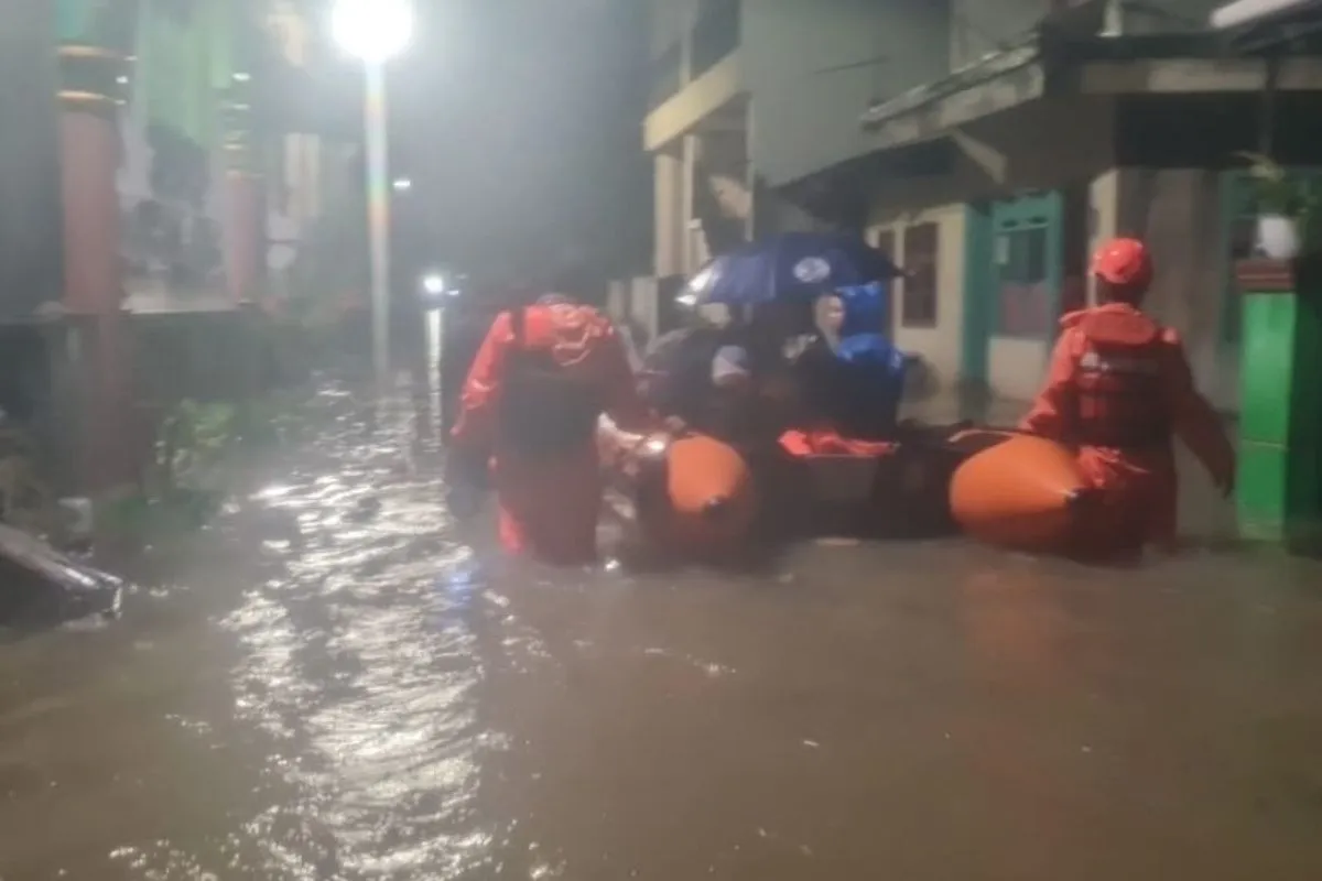 Lebih dari 2.000 Warga Jakarta Mengungsi Akibat Banjir, BPBD Imbau Waspada