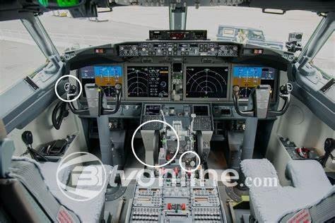 Melihat Isi Kokpit Boeing 737-900 Lion Air yang Tak Tampak oleh Penumpang