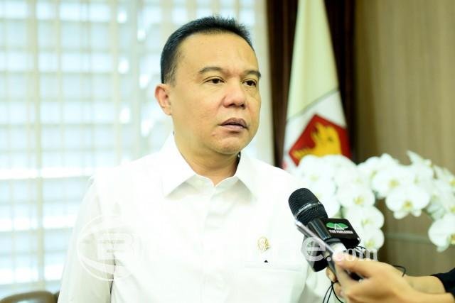 Ketua Harian DPP Partai Gerindra, Sufmi Dasco Ahmad, membantah kabar bahwa Presiden Prabowo Subianto akan bertemu dengan Ketua Umum PDIP, Megawati Soekarnoputri, pada 23 Januari 2025 mendatang.