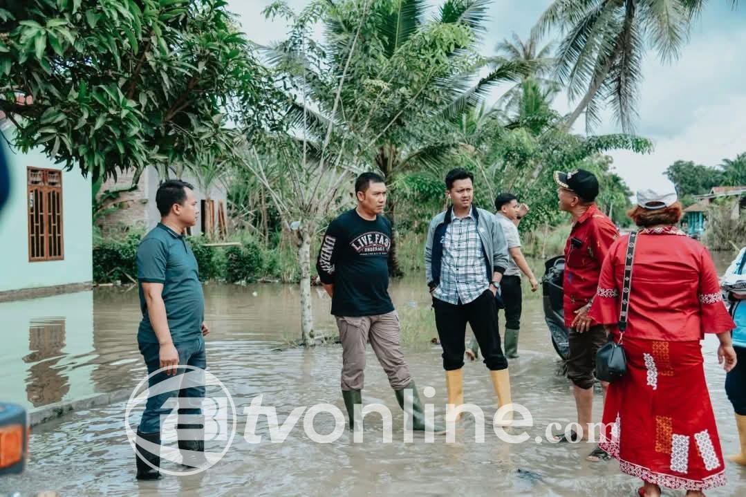 DPRD Batu Bara Muhammad Ridwan Bersama Pj. Bupati Kunjungi Empat Desa Terdampak Banjir, Status Tanggap Darurat Ditetapkan Selama Lima Hari