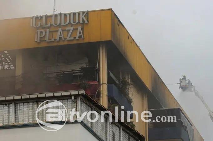 Glodok Plaza Mulai Pembersihan Pasca Kebakaran, Fokus Angkut Puing-Puing dan Air