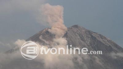 Gunung Semeru Erupsi 7 Kali pada Sabtu Pagi, Semburkan Abu Setinggi 1 Kilometer