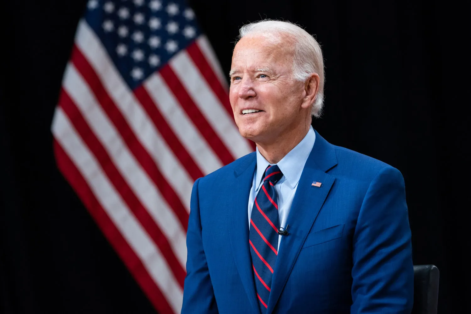 Biden Tak Cabut Status Teroris HTS, Keputusan Diberikan ke Trump