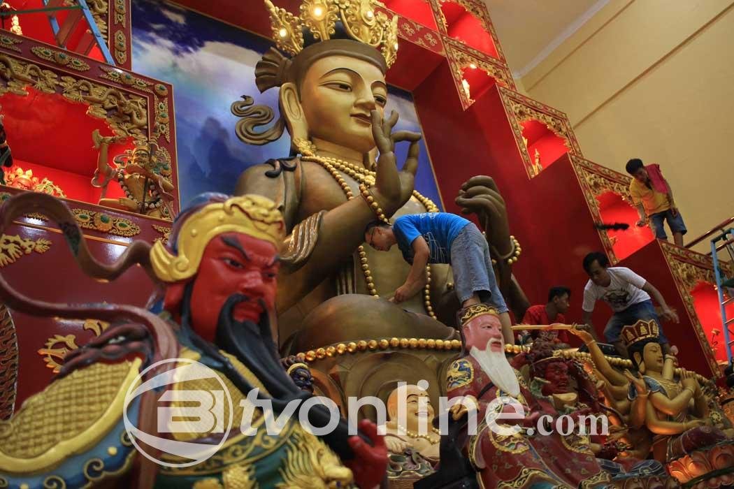 Persiapan Imlek 2576 Kongzili, Vihara Satya Buddha Medan Mulai Bersihkan Patung Dewa