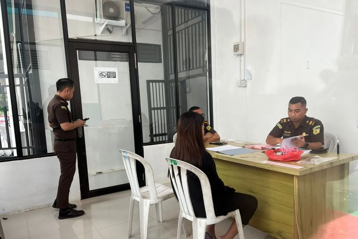 Kejari Batam Terima Pelimpahan Tersangka Kasus Penganiayaan Anak oleh Ibu Kandung