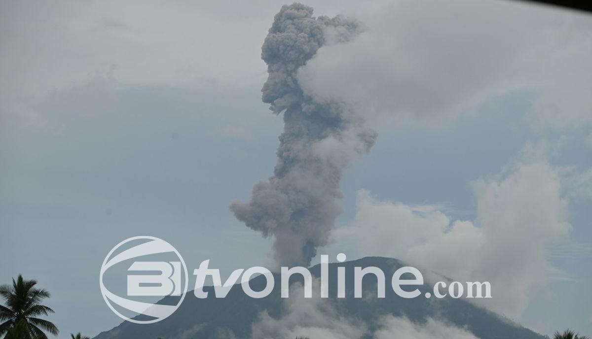 Gunung Ibu Erupsi, Kolom Abu Teramati Setinggi 1.500 Meter, Status ‘Awas’ Ditetapkan