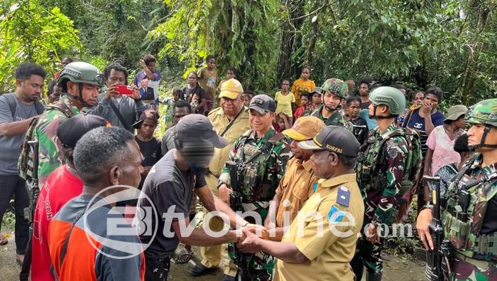 Wakil Pimpinan OPM Sorong Raya HK Serahkan Diri ke TNI, Terkait Kasus Pembunuhan Prajurit TNI di Posramil Kisor