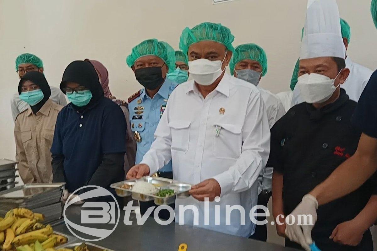 Menkop Budi Arie Setiadi: Ketersediaan Susu untuk Program Makan Bergizi Gratis di Jakarta Masih Terkendala