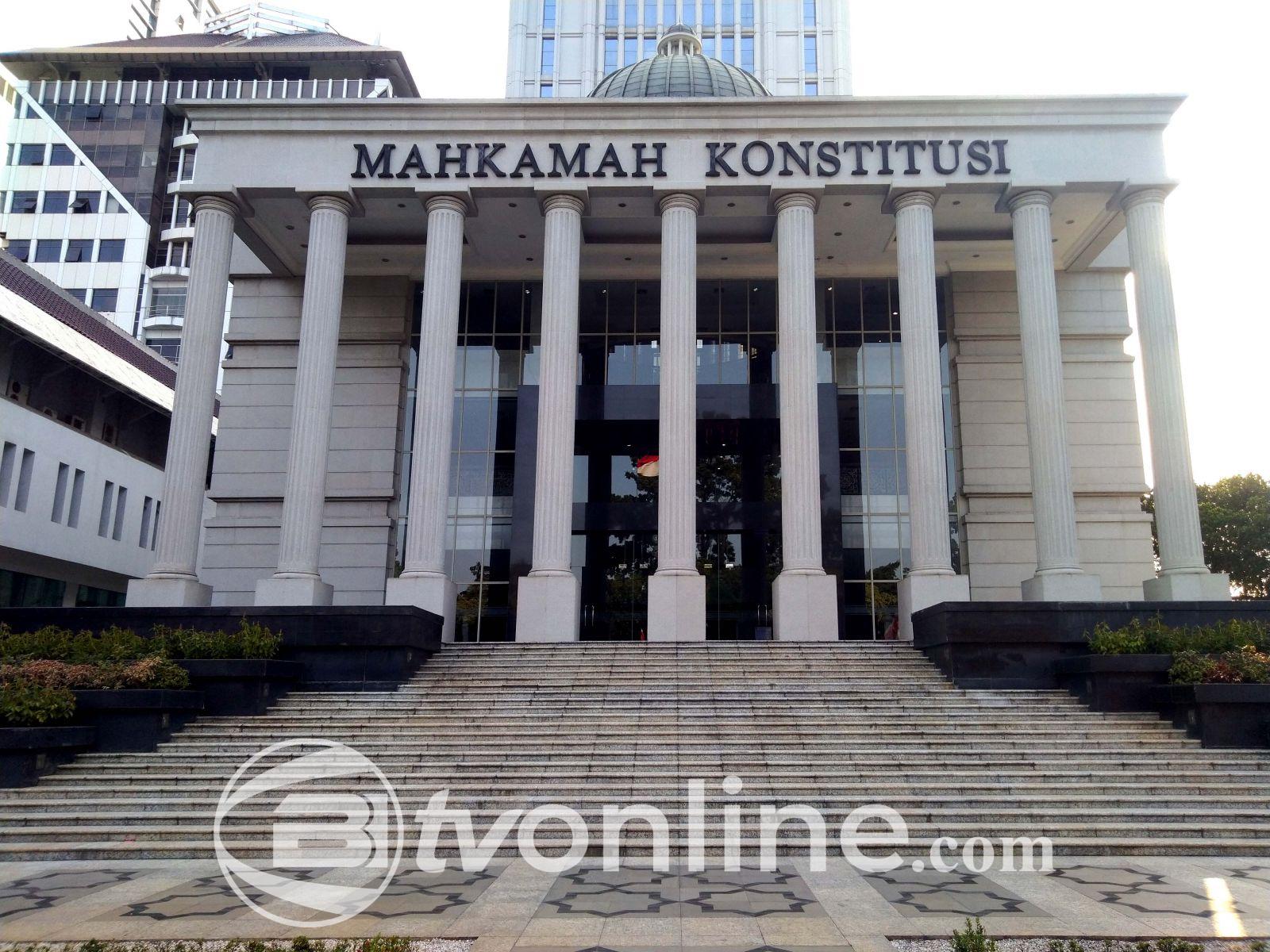 MK Tolak Gugatan Syarat TOEFL untuk CPNS dan Pencari Kerja