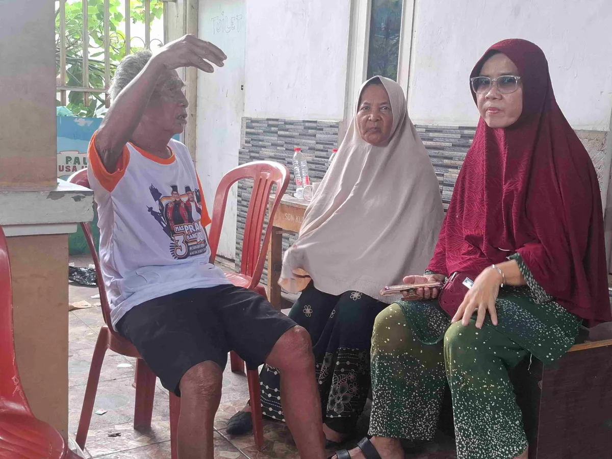 Lansia Selamatkan Diri dari Kebakaran Hebat di Cilincing