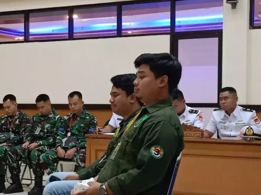 Anak Bos Rental Mobil Menangis Ceritakan Kronologi Penembakan Ayahnya oleh Oknum TNI AL di Pengadilan