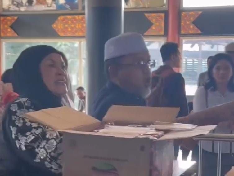 Video Viral! Batik Air Tertunda 3 Jam, Penumpang Mengamuk di Bandara Silampari Lubuklinggau.
